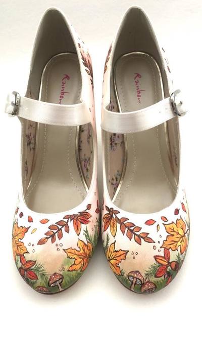 autumnal-theme-wedding-shoes-hand-painted